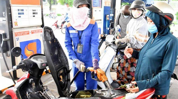 Giá dầu thô đã giảm tới 11% so với mức cao nhất của năm nay