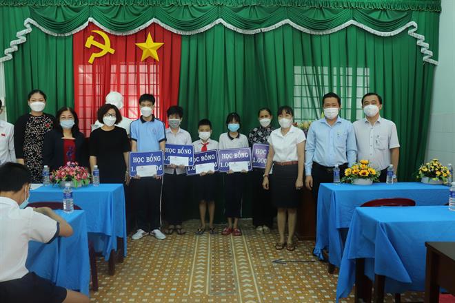 Đại diện Hội Bảo trợ người khuyết tật, trẻ mồ côi, bệnh nhân nghèo tỉnh đã gửi lời cảm ơn đến Vietcombank Đông Bình Dương.