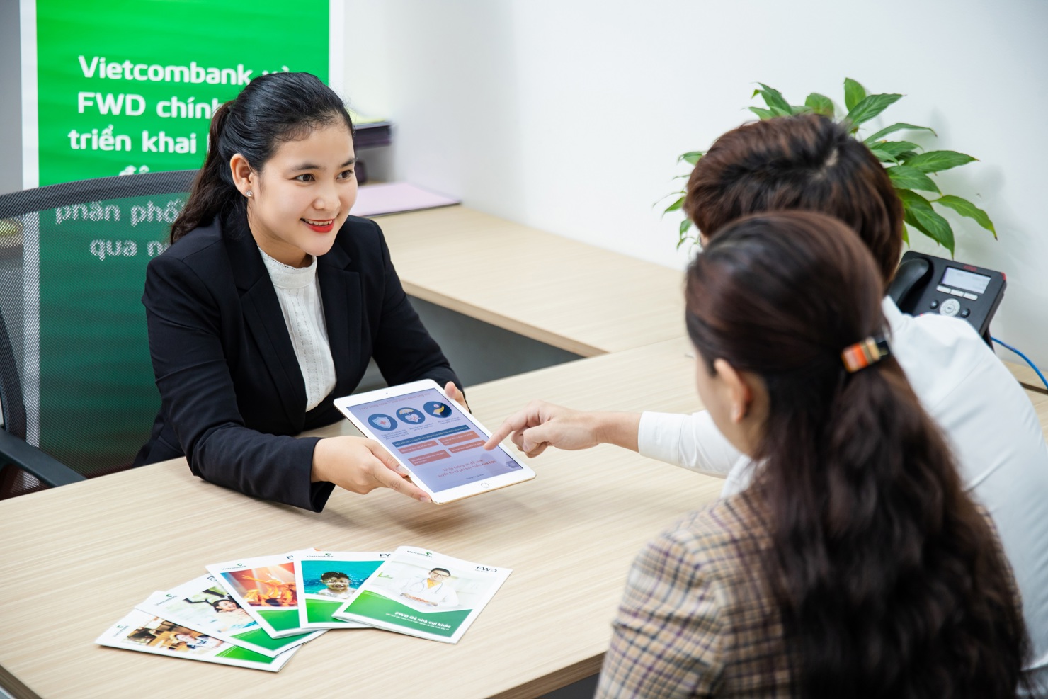 Vietcombank và FWD chính thức triển khai thỏa thuận hợp tác độc quyền phân phối bảo hiểm qua ngân hàng từ ngày 13/4/2020