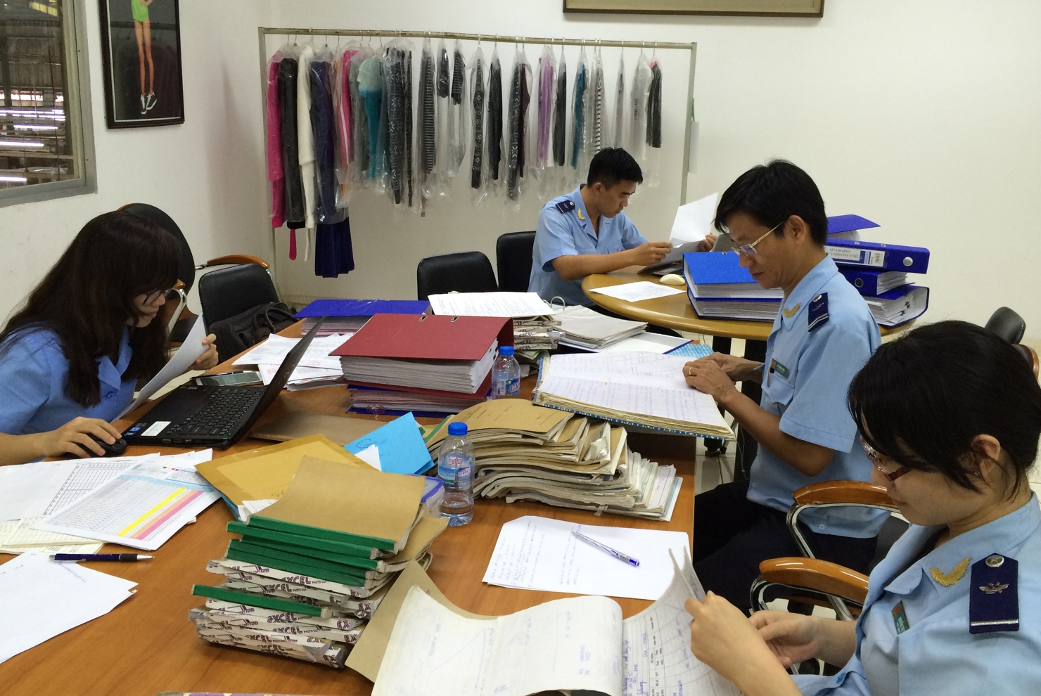 Cán bộ công chức Hải quan Bình Dương Kiểm tra sau thông quan tại trụ sở doanh nghiệp
