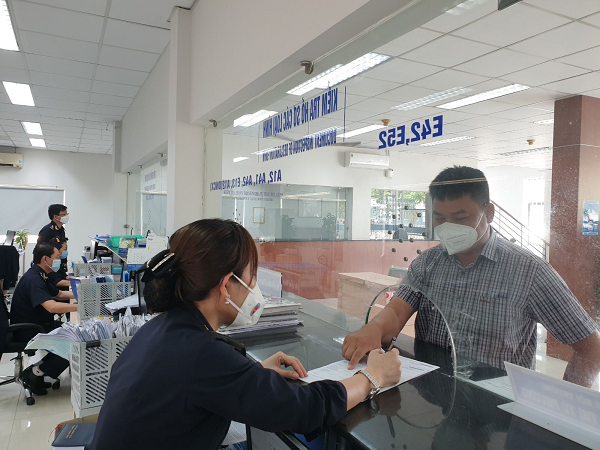 Chi cục Hải quan Vsip (Cục Hải quan Bình Dương) làm thủ tục cho doanh nghiệp