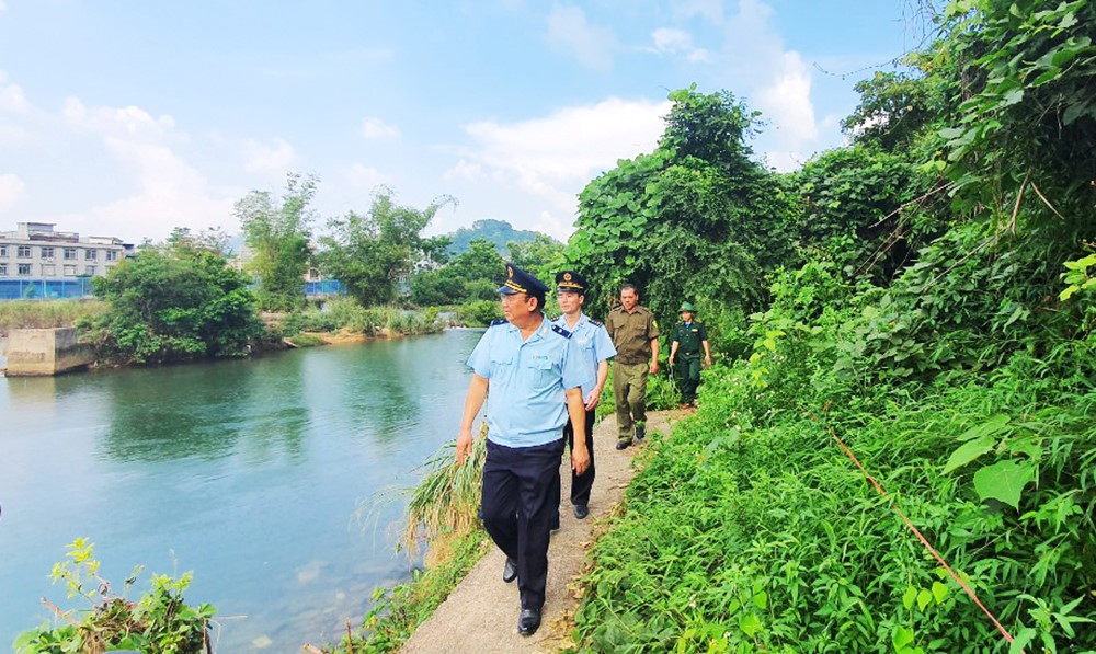 Lực lượng Hải quan phối hợp với lực lượng Biên phòng tuần tra, kiểm soát khu vực biên giới.
