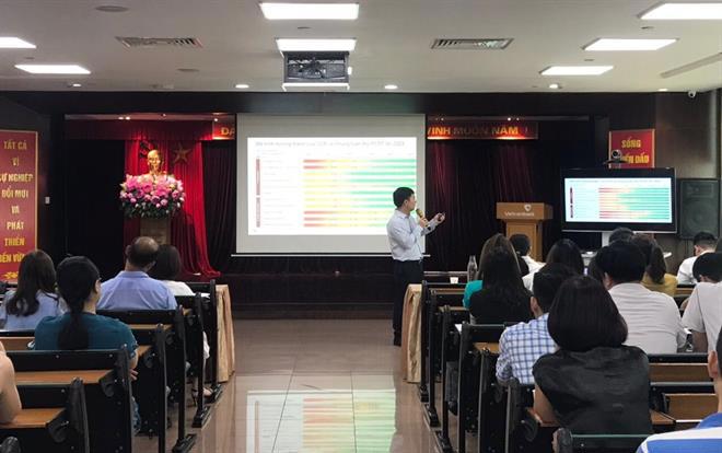 Ông Hà Đức Quân – Trưởng Phòng Phòng chống rửa tiền giới thiệu về Định hướng phát triển khung tuân thủ của Vietcombank tới năm 2025