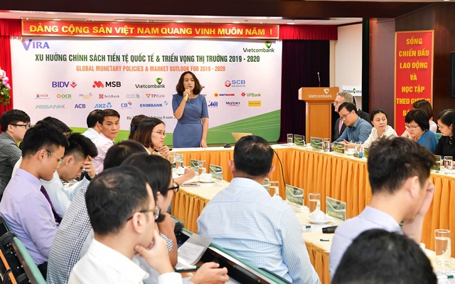 Phó Tổng Giám đốc Vietcombank Nguyễn Thị Kim Oanh phát biểu tại Hội thảo