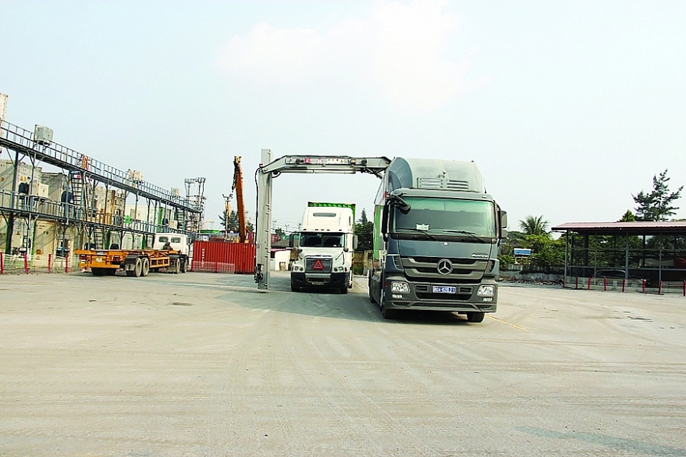 Hoạt động soi chiếu container tại Hải quan Hải Ph&ograve;ng
