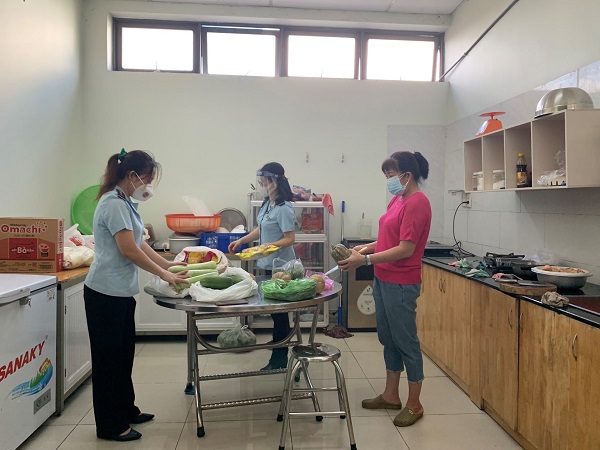 Nhờ thực hiện nghiêm biện pháp “5K, 3 tại chỗ” mà Chi cục Hải quan Khu công nghiệp Việt Nam–Singapore đã đảm bảo an toàn tuyệt đối cho người lao