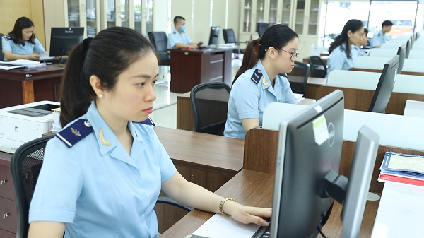 Hoạt động nghiệp vụ của cán bộ công chức Chi cục Hải quan cửa khẩu cảng Hòn Gai (Cục Hải quan Quảng Ninh)