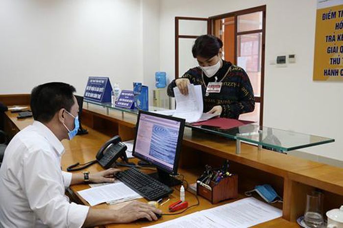 Trong những tháng cuối năm, Cục Thuế Phú Thọ tiếp tục triển khai đồng bộ nhiều giải pháp, phấn đấu hoàn thành và hoàn thành vượt mức chỉ tiêu phấn đấu thu NSNN được giao, với mứ cao nhất.  