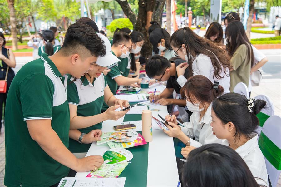 Từ năm 2014 đến nay Vietcombank luôn đồng hành cùng các bạn sinh viên khi bước vào một giai đoạn mới