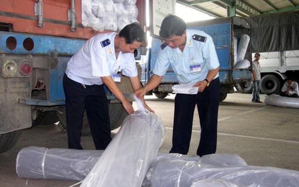 Phạt tiền lên từ 80.000.000–100.000.000 đồng đối với hành vi kinh doanh tạm nhập, tái xuất hàng hóa thuộc danh mục cấm kinh doanh tạm nhập, tái xuất. Ảnh minh họa. Nguồn: Internet