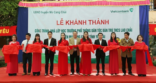 Nghi thức cắt băng khánh thành trường Phổ thông Bán trú Trung học cơ sở Lao Chải
