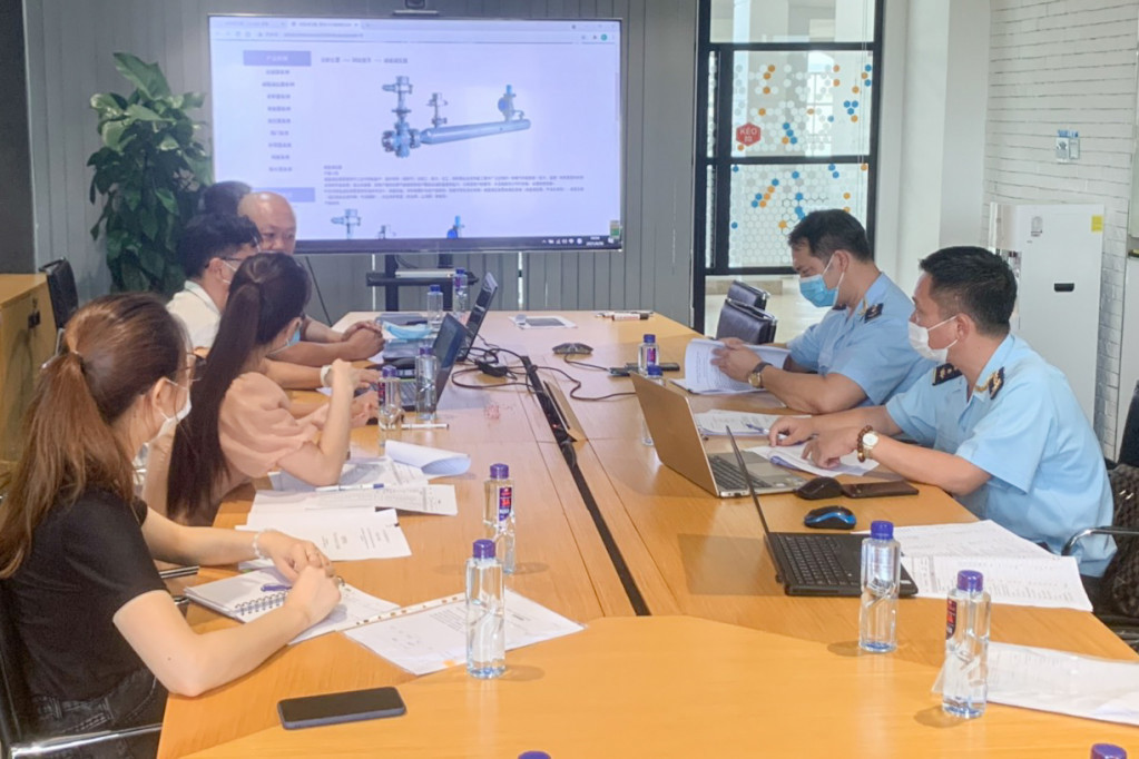 Chi cục Hải quan cửa khẩu Móng Cái làm việc với Công ty TNHH Khu công nghiệp Texhong Việt Nam.