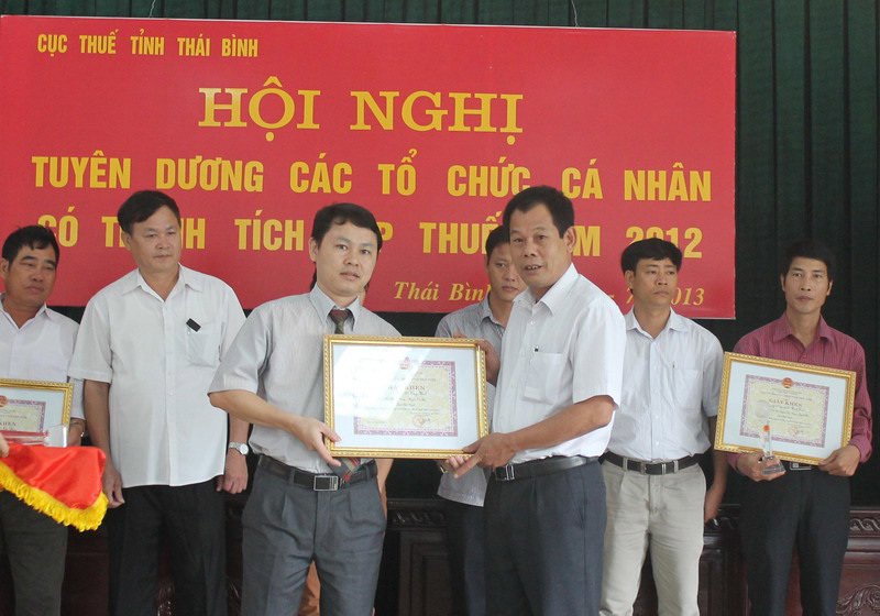Tuyên dương, khen thưởng kịp thời các tổ chức, cá nhân thực hiện tốt nghĩa vụ thuế là nhiệm vụ thường xuyên của ngành Thuế Thái Bình. Nguồn: thaibinh.gov.vn