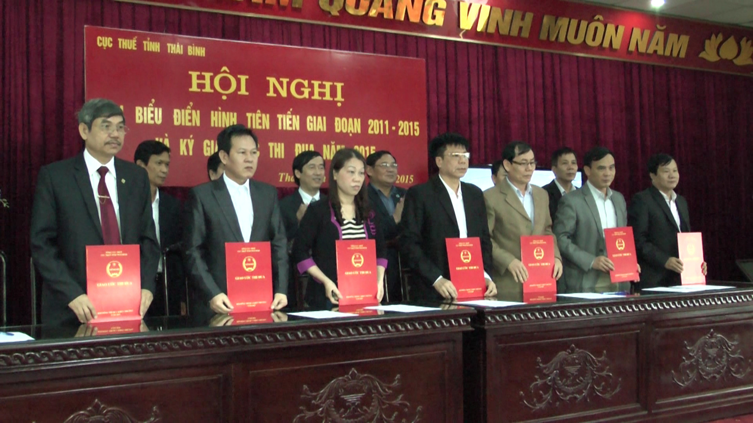 Các đơn vị của Cục thuế Thái Bình ký Giao ước thi đua năm 2015