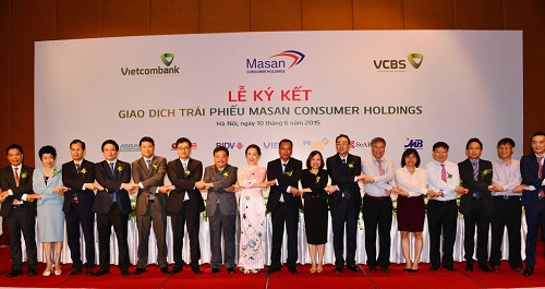 Các đại biểu chụp ảnh lưu niệm sau lễ ký kết