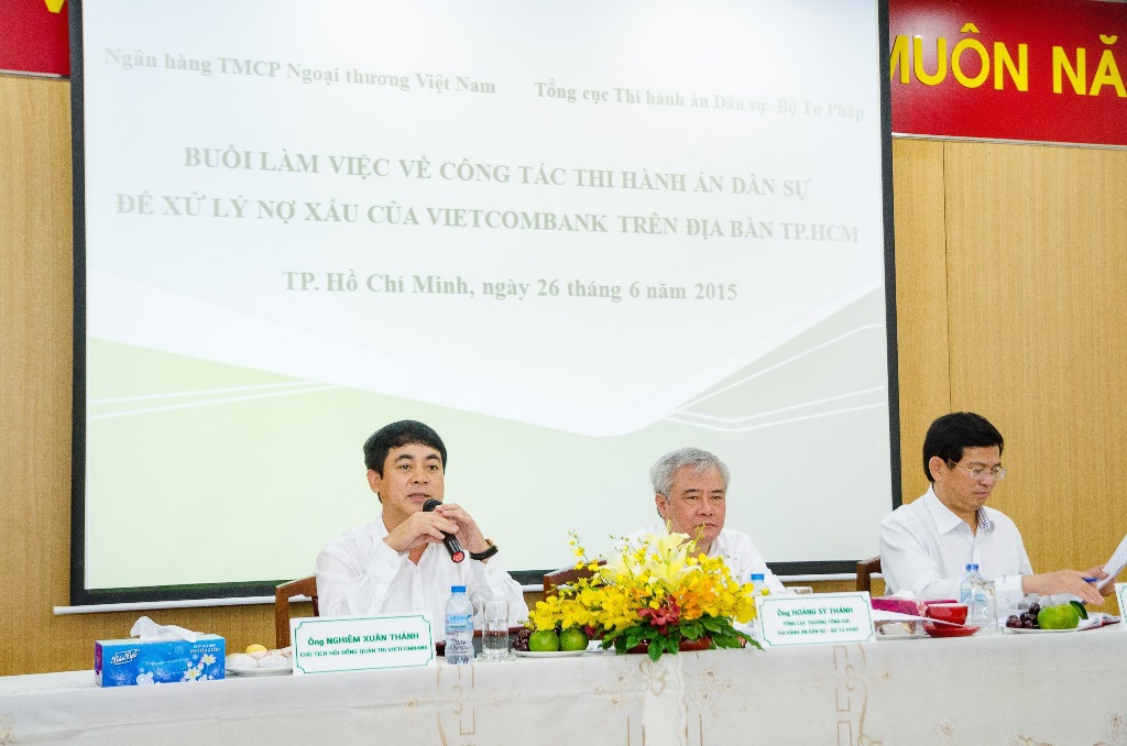 Ông Hoàng Sỹ Thành – Tổng cục trưởng Tổng cục Thi hành án dân sự, Ông Nghiêm Xuân Thành Chủ tịch Hội đồng quản trị và Ông Nguyễn Văn Lực – Cục trưởng Cục Thi hành án TP HCM điều hành buổi làm việc tại TP. Hồ Chí Minh
