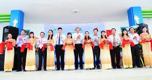 Cắt băng khánh thành công trình trường Mẫu giáo