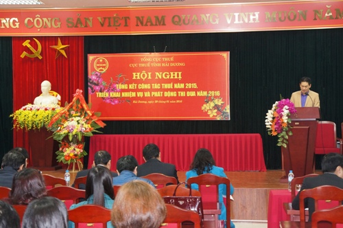 Cán bộ, công chức Cục thuế Hải Dương đang ra sức thi đua hoàn thành nhiệm vụ năm 2016.