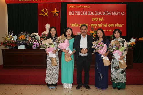 Bên cạnh việc thực hiện tốt các nhiệm vụ chính trị được giao, DATC luôn quan tâm đến các hoạt động đoàn thể, nâng cao đời sống tinh thần cho cán bộ, nhân viên