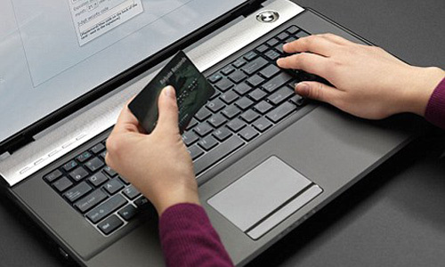 Thời gian qua, Vietcombank đã trực tiếp thông tin cảnh báo cho khách hàng của mình qua hệ thống tin nhắn SMS và email mà khách hàng đã đăng ký