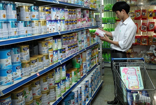 Theo quy định mới, Bộ Y tế chủ trì, phối hợp với Bộ Công thương hướng dẫn chi tiết danh mục mặt hàng sữa cho trẻ em dưới 06 tuổi