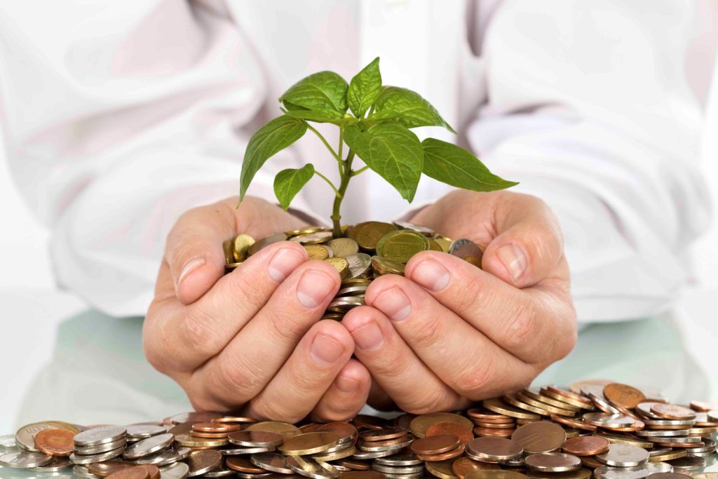 Tài chính vi mô  không chỉ giúp người nghèo tạo dựng công việc, sản xuất kinh doanh mà còn góp phần giúp người nghèo tránh, giảm rủi ro về kinh tể và cuộc sống, từ đó, tăng thu nhập hộ gia đình. 