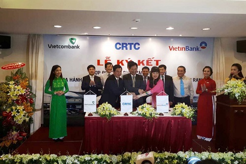 Đại diện các ngân hàng Vietcombank Nha Trang, Vietinbank Khánh Hòa và CRTC ký kết Hợp đồng tín dụng tài trợ vốn cho Dự án Nhà ga hành khách quốc tế - Cảng hàng không quốc tế Cam Ranh