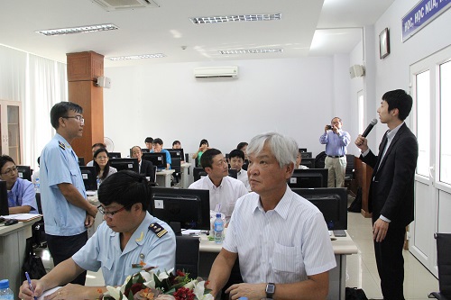 Đại diện doanh nghiệp Nhật Bản đối thoại cùng cán bộ Hải quan Bình Dương