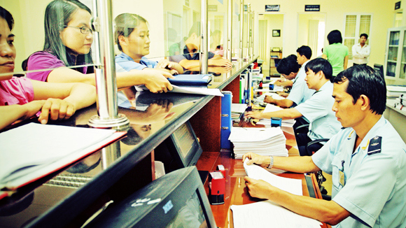 Nộp thuế điện tử qua ngân hàng phối hợp thu và thông quan 24/7 là nhiệm vụ trọng tâm của Tổng cục Hải quan trong năm 2017