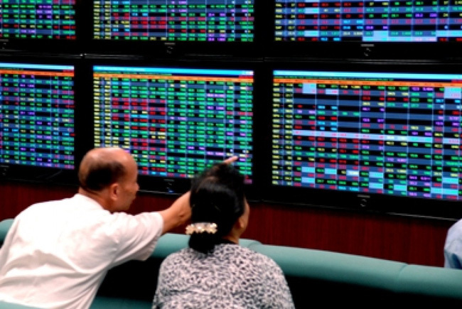 Kết thúc tuần (từ 16-20/4) VN-Index giảm 3,23% đạt 1.119,86 điểm; HNX-Index giảm 0,57% dừng tại 132,58 điểm.