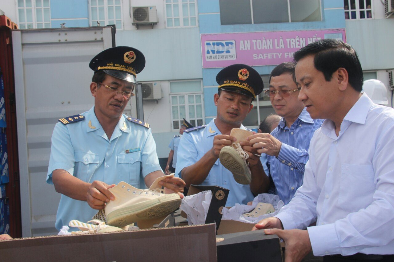 Trong 11 tháng năm 2019, các lực lượng chức năng đã phát hiện xử lý gần 191.000 vụ việc vi phạm, thu nộp ngân sách hơn 20.000 tỷ đồng.