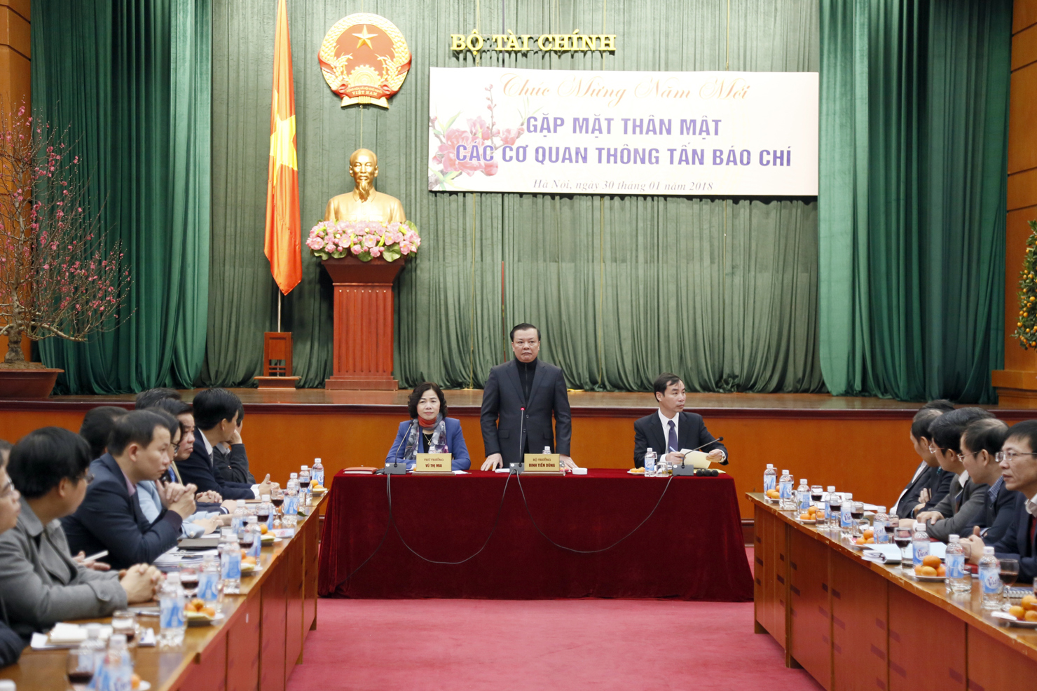 Bộ trưởng Đinh Tiến Dũng chủ trì buổi gặp mặt các cơ quan báo chí năm 2018. (Ảnh BD)