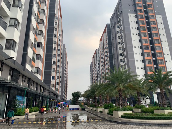 Nhiều ngân hàng đẩy mạnh cho vay mua nhà hướng đến nhu cầu thực để ở (Ảnh: Một dự án nhà ở vừa túi tiền tại quận 9, TPHCM).