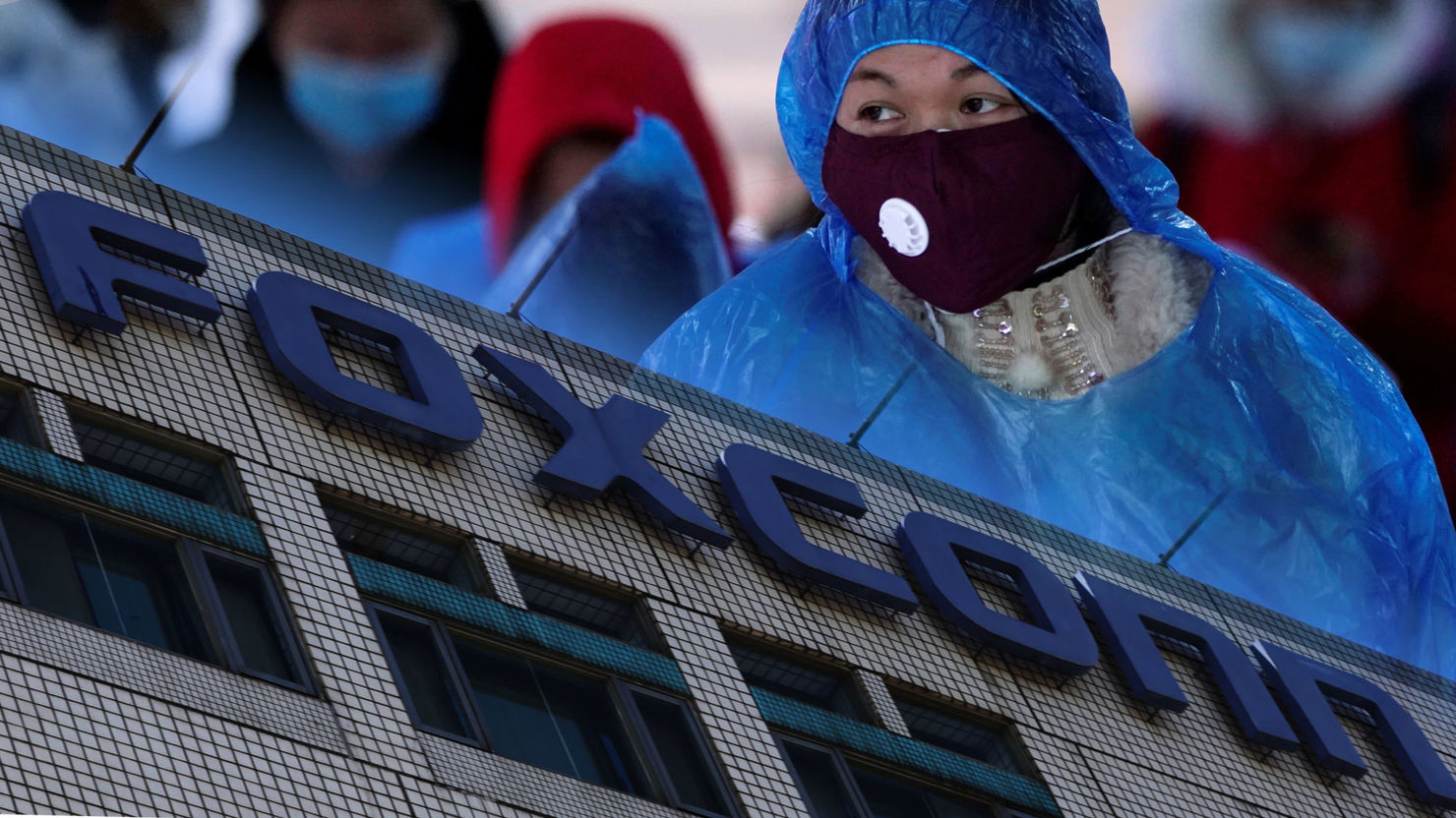 Dịch vius corona vẫn đang khiến triển vọng nối lại hoạt động của các nhà máy Foxconn ở Trung Quốc rất u ám. (Nguồn: Nikkei)