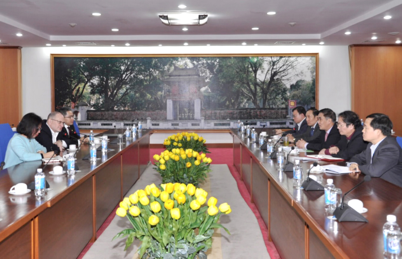 Quang cảnh buổi làm việc.