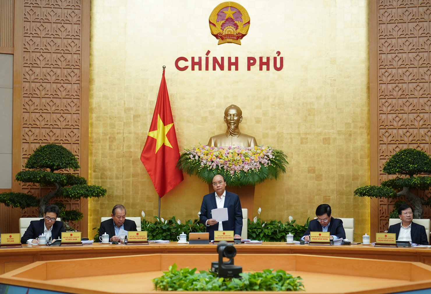 Thủ tướng Nguyễn Xuân Phúc chủ trì phiên họp Chính phủ.
