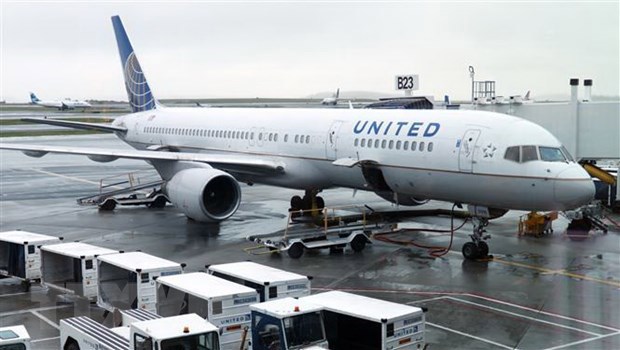 Máy bay của hãng hàng không United Airlines tại sân bay quốc tế Boston Logan, Mỹ. (Ảnh: AFP/TTXVN)