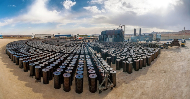 Mâu thuẫn giữa Nga và OPEC về cắt giảm mạnh hơn sản lượng dầu khiến giá "vàng đen" đã giảm xuống mức thấp nhất kể từ năm 1991.