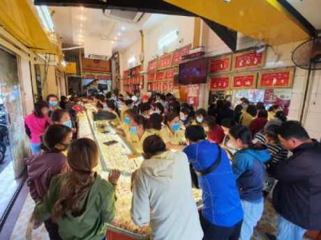 Gần đây, giá vàng trong nước nhảy múa, chênh lệch với giá vàng thế giới ở mức cao.