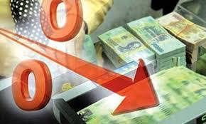 Các ngân hàng đua giảm tiếp lãi suất, có khoản vay được giảm tới 5%/năm so với lãi thông thường.