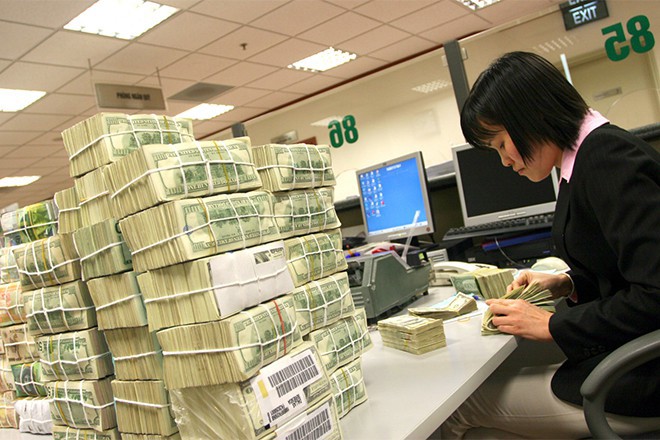 Khi nhà băng lo… nhiều tiền mặt.