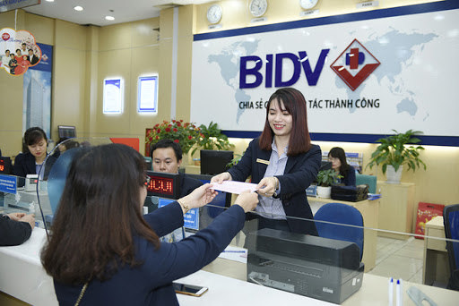 Ngân hàng giảm lãi suất cho vay đối với người bị ảnh hưởng dịch.