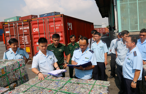 Cơ quan hải quan phối hợp điều tra vụ án buôn lậu thiết bị y tế đã qua sử dụng.