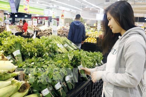 Siêu thị Big C gói sản phẩm nông sản bằng lá chuối tươi.