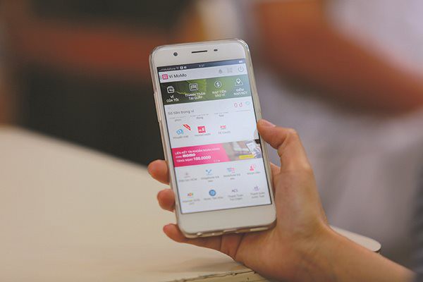 Tốc độ thanh toán và dễ dàng áp dụng là hai đặc tính ưu việt của P2P và mobile money hơn hẳn so với thông qua hệ thống ngân hàng hiện nay. 