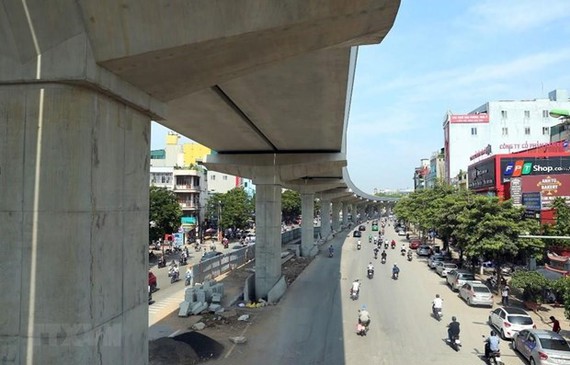 Dự án đường sắt đô thị Nhổn-ga Hà Nội đã hoàn thành phần đi trên cao và đang tiến hành thi công hệ thống thang máy lên nhà ga.