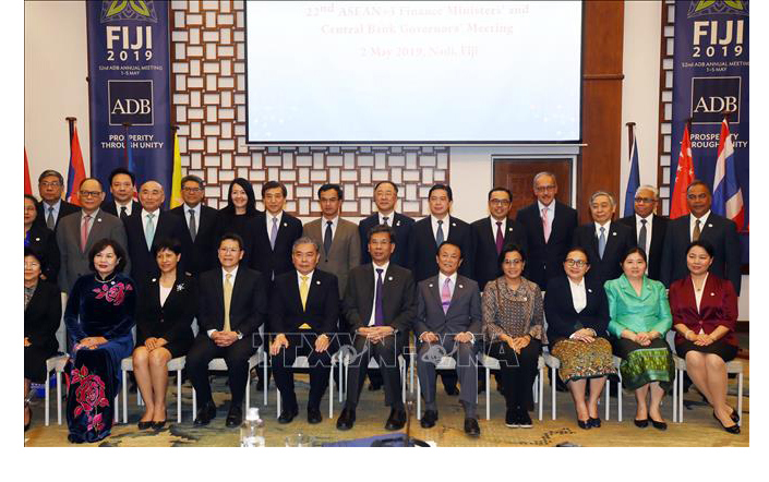 Các đại biểu chụp ảnh chung tại Hội nghị Bộ trưởng Tài chính ASEAN+3 ở Fiji ngày 2/5/2019. Ảnh: YONHAP/TTXVN