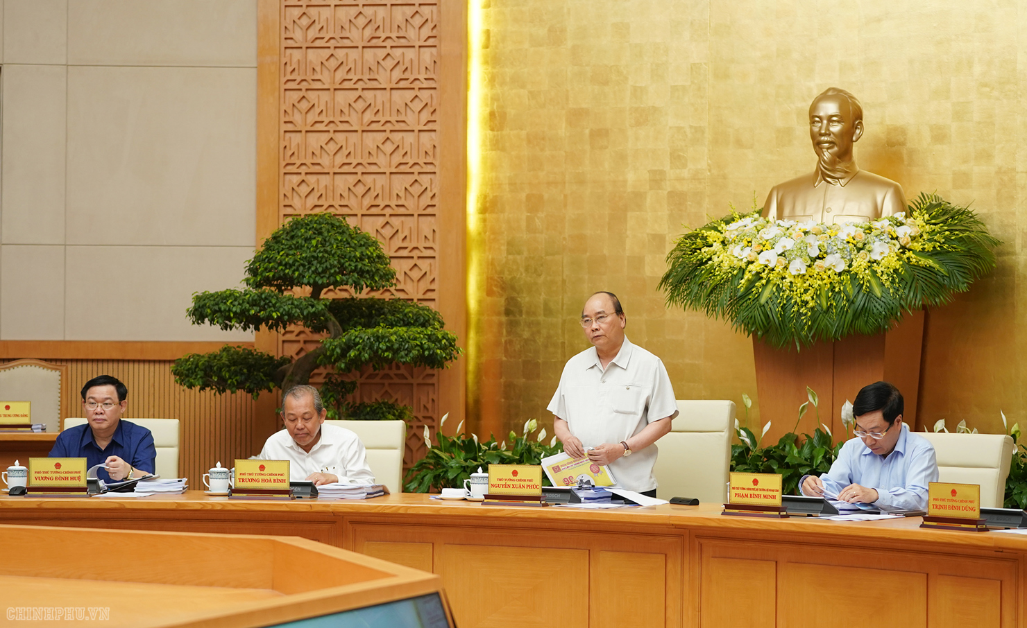 Thủ tướng Nguyễn Xuân Phúc phát biểu tại phiên họp Chính phủ, chiều 4/5.