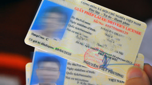 Thu hồi giấy phép lái xe nếu tài xế bị tước 4 lần trong 3 năm.