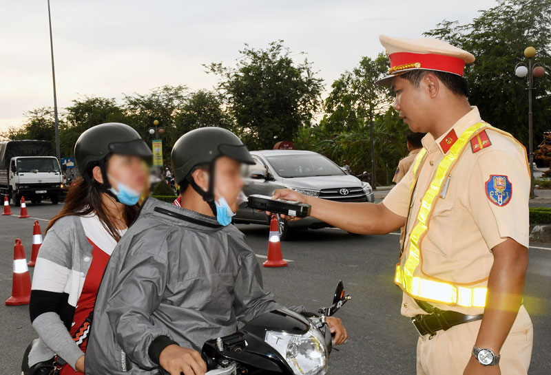 Người điều khiển mô tô nếu vi phạm nồng độ cồn có thể bị phạt đến 8 triệu đồng.
